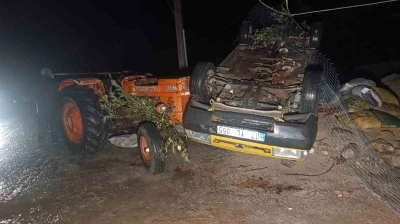 Antalya&rsquo;da hortum dehşeti: Evlerin &ccedil;atısı u&ccedil;tu, ağa&ccedil;ları k&ouml;k&uuml;nden s&ouml;kt&uuml;, otomobil ters d&ouml;nd&uuml;
