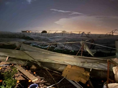 Antalya&rsquo;da hortum seralara zarar verdi
