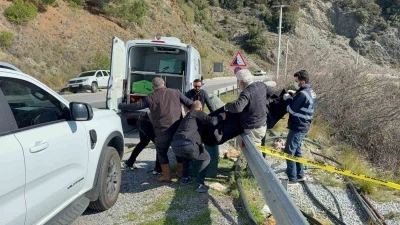 Antalya&rsquo;da karayolu kenarında kadın cesedi bulundu
