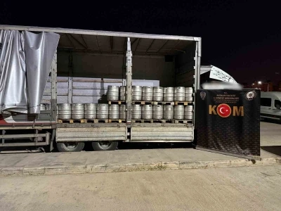 Antalya’da milyonlarca makaron ve binlerce litre kaçak içki ele geçirildi
