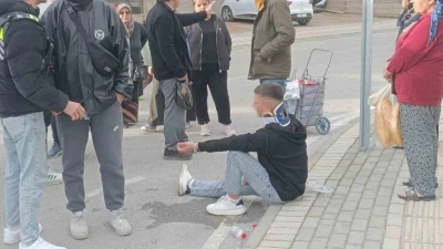 Antalya&rsquo;da motosiklet ile elektrikli bisiklet &ccedil;arpıştı: 3&rsquo;&uuml; &ccedil;ocuk 4 yaralı
