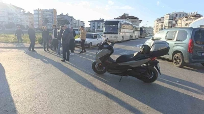 Antalya&rsquo;da motosiklet ile otomobil &ccedil;arpıştı: 2 yaralı
