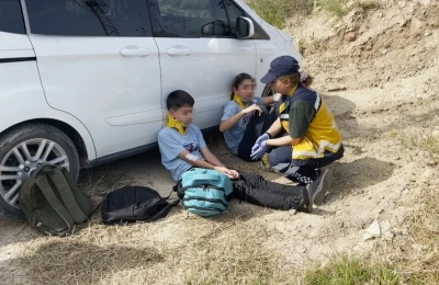 Antalya&rsquo;da okul servisi şarampole devrildi: 6 &ouml;ğrenci yaralı
