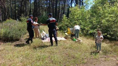 Antalya&rsquo;da ormanlara girişler yasaklandı, jandarma vatandaşları tek tek uyardı
