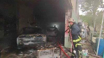 Antalya&rsquo;da oto boyama at&ouml;lyesindeki yangında iki iş yeri zarar g&ouml;rd&uuml;
