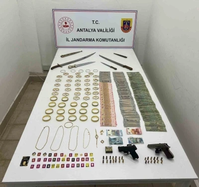 Antalya&rsquo;da sahte altın operasyonu

