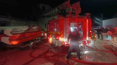 Antalya&rsquo;da tekne imalathanesinde yangın
