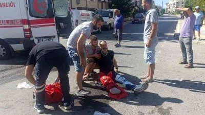 Antalya’da tur aracıyla çarpışan motosikletli yaralandı
