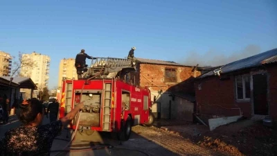 Antalya&rsquo;da yaşlı &ccedil;iftin evi alevlere teslim oldu
