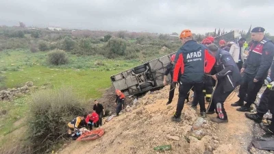 Antalya&rsquo;da yolcu otob&uuml;s&uuml; şarampole yuvarlandı: 8 &ouml;l&uuml;, 26 yaralı
