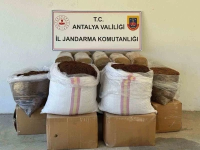 Antalya&rsquo;da yolcu otob&uuml;s&uuml;nde yarım ton ka&ccedil;ak t&uuml;t&uuml;n ele ge&ccedil;irildi
