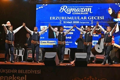 Antalya&rsquo;daki Erzurumlular gecesinde t&uuml;rk&uuml;ler s&ouml;ylendi halaylar &ccedil;ekildi
