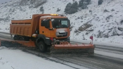 Antalya-Konya karayolunda kar etkisini s&uuml;rd&uuml;r&uuml;yor
