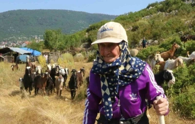 Antalya&rsquo;nın s&uuml;per &ccedil;obanı Emine Nine: 94 yaşında, 90 yıldır ke&ccedil;ileriyle dağlarda
