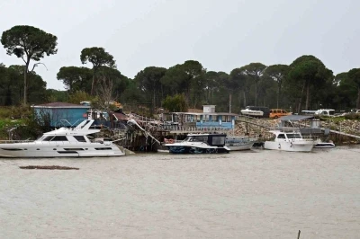 Antalya Valisi Şahin: "Seralar ciddi hasar g&ouml;rd&uuml;, bir kişi yaralandı"
