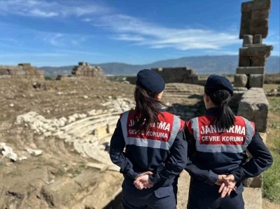 Antik kentte jandarma devriyesi

