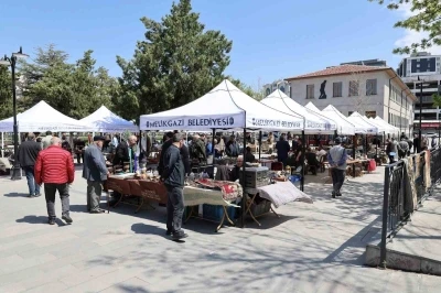 Antika Pazarı koleksiyonerleri bir araya geldi
