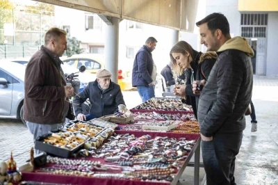Antika pazarı, Mersin&rsquo;de nostalji tutkunlarını buluşturuyor
