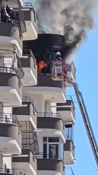 Apartman dairesinde &ccedil;ıkan yangın s&ouml;nd&uuml;r&uuml;ld&uuml;
