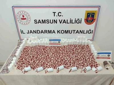 Apartman y&ouml;neticisi jandarma tarafından 7 bin uyuşturucu hapla yakalandı
