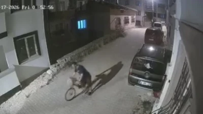 Apartmana girip elini kolunu sallayarak ayakkabı ve bisiklet &ccedil;aldı
