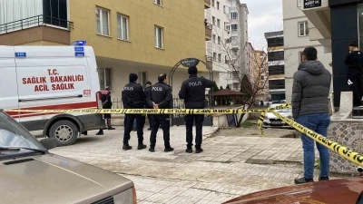 Apartmanın 8. katından d&uuml;şen adam hayatını kaybetti
