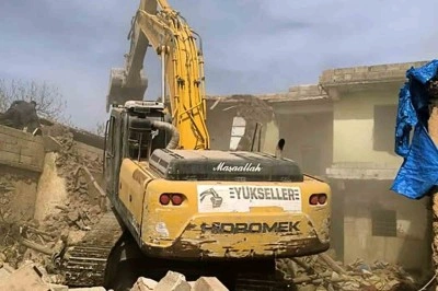 Araban&rsquo;da depremde hasar g&ouml;ren binaların yıkımına devam ediliyor