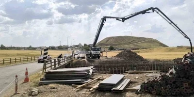 Araban&rsquo;da kırsal mahalleleri il&ccedil;eye bağlayan k&ouml;pr&uuml;y&uuml; yenileme &ccedil;alışmaları s&uuml;r&uuml;yor
