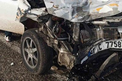 Araban&rsquo;da otomobil ile kamyonet &ccedil;arpıştı: 2 yaralı
