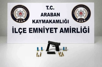Araban&rsquo;da ş&uuml;pheli ara&ccedil;ta ruhsatsız silah ele ge&ccedil;irildi: 1 g&ouml;zaltı
