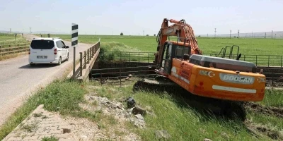 Araban&rsquo;daki "&ccedil;apraz k&ouml;pr&uuml;" i&ccedil;in yenileme &ccedil;alışması başladı
