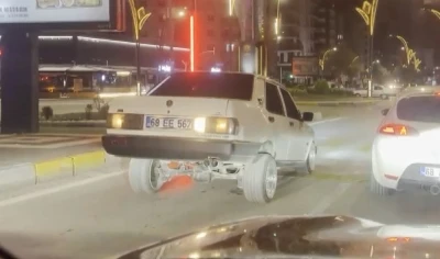 Arabasıyla herkesi şaşırtan o sürücüyü, polis de cezasıyla şaşırttı: 19 bin lira ceza kesildi
