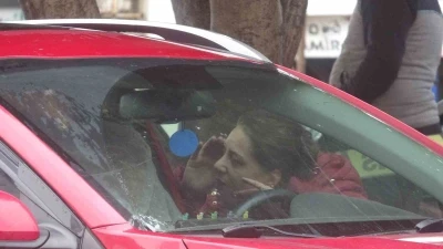 Ara&ccedil; i&ccedil;erisinde &ouml;l&uuml; bulundu, eşinin g&ouml;zyaşları y&uuml;rek dağladı
