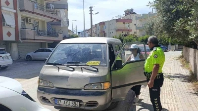 Aracın camına &rsquo;Basın&rsquo; yazdı, evrakta sahtecilikten işlem yapıldı

