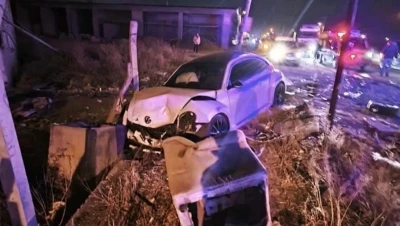 Araçta sıkışan sürücü kurtarıldı
