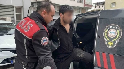Ara&ccedil;tan uyuşturucu maddeyi attılar, yakalanınca &lsquo;&uuml;zerimde bir şey yok" savunması yaptılar

