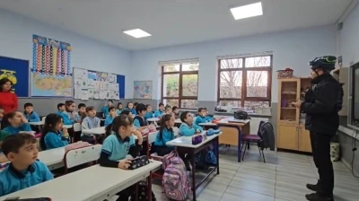 Arama kurtarma k&ouml;peği Tipo, &ouml;ğrencilerin g&ouml;zdesi oldu
