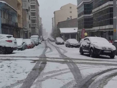 Ardahan&rsquo;a kış geri geldi
