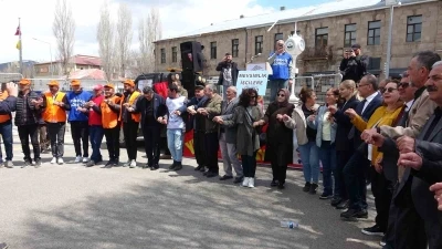 Ardahan&rsquo;da 1 Mayıs Emek ve Dayanışma G&uuml;n&uuml; halaylarla kutlandı
