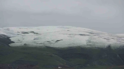 Ardahan’da yüksek kesimler beyaza büründü
