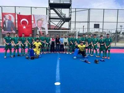 Ardeşen Anadolu İmam Hatip Lisesi, hokeyde T&uuml;rkiye 3.&rsquo;s&uuml; oldu
