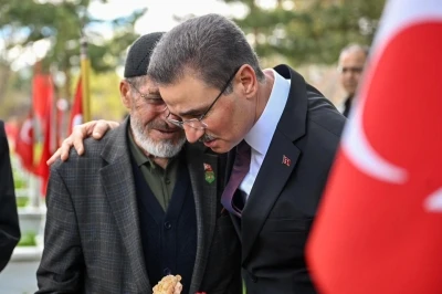 Arefe g&uuml;n&uuml; şehitlerin kabri ziyaret edildi
