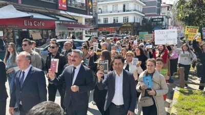 Arhavi&rsquo;de "Kitap Yolu" y&uuml;r&uuml;y&uuml;ş&uuml;

