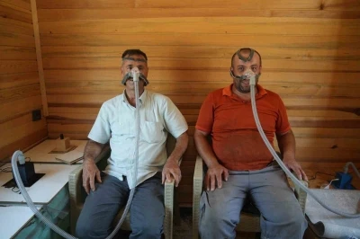 Arı kovanı havası soluyarak şifa arıyorlar
