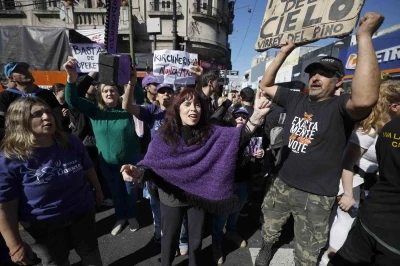 Arjantin Devlet Başkanı Milei’nin konvoyuna taşlı saldırı
