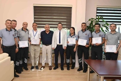 Arkadaşının yeni doğan bebeğini poşete koyup kaçırmaya çalışırken yakalandı
