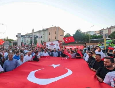 Arnavutk&ouml;y&rsquo;de 15 Temmuz&rsquo;un 10&rsquo;uncu yılı dolayısıyla y&uuml;r&uuml;y&uuml;ş korteji d&uuml;zenlendi
