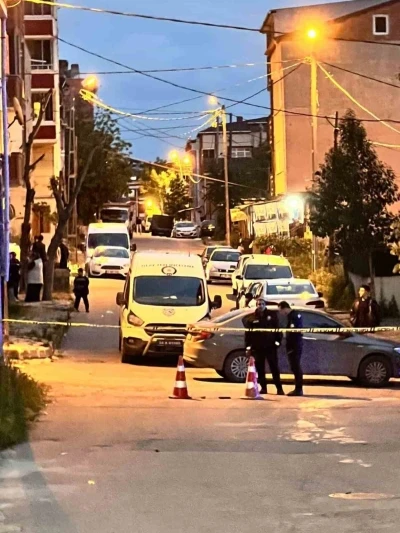 Arnavutk&ouml;y&rsquo;de aile kavgası kanlı bitti: Kuzenini başından vurdu
