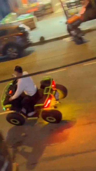 Arnavutköy’de cadde ortasında tehlikeli gösteri
