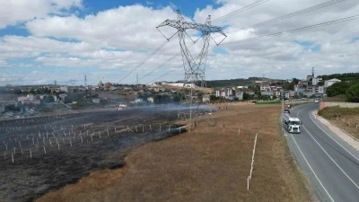 Arnavutköy’de çayırlık alanda yangın paniği
